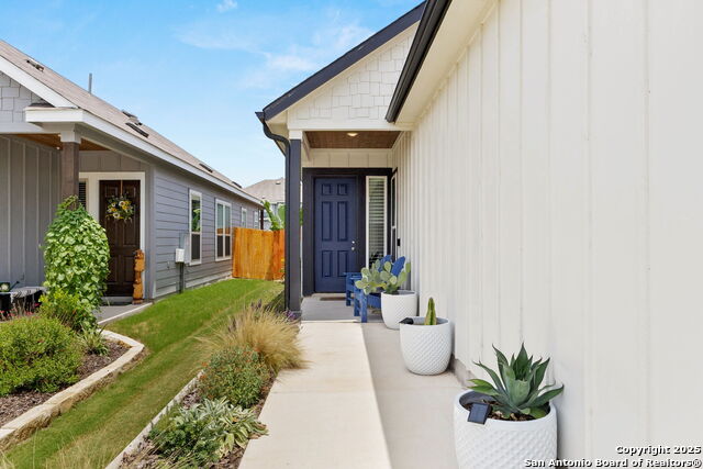 Listing photo id 1 for 874 Casetta  