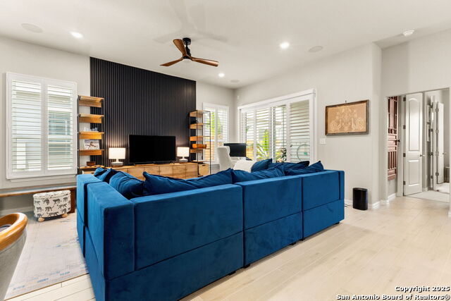 Listing photo id 4 for 874 Casetta  