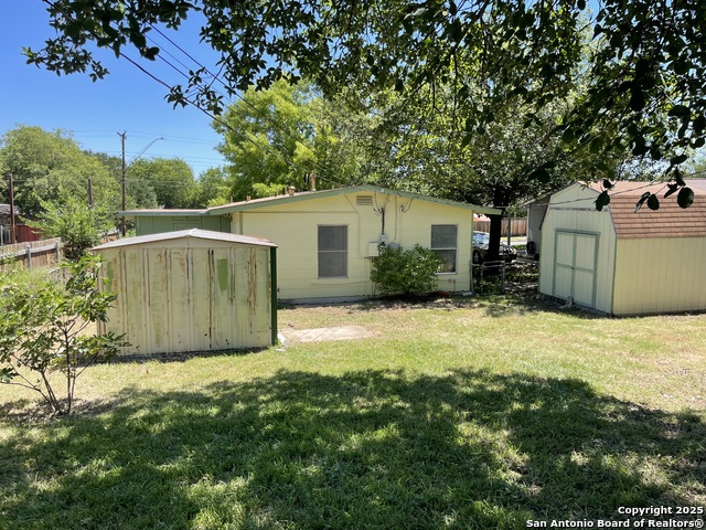Listing photo id 18 for 1750 Arroya Vista