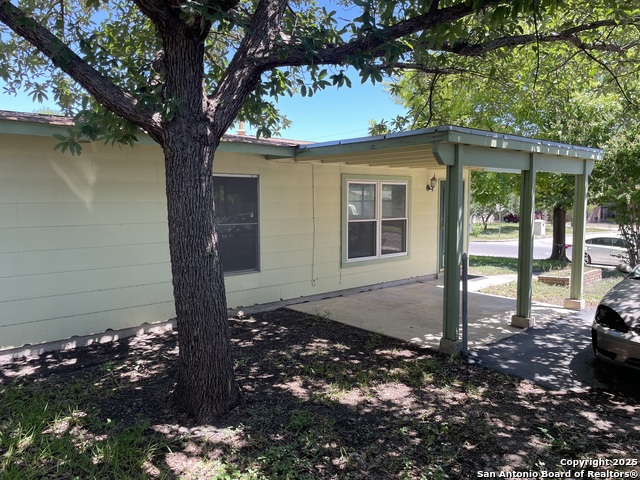 Listing photo id 19 for 1750 Arroya Vista