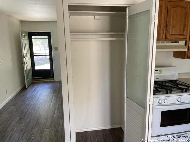 Listing photo id 3 for 1750 Arroya Vista