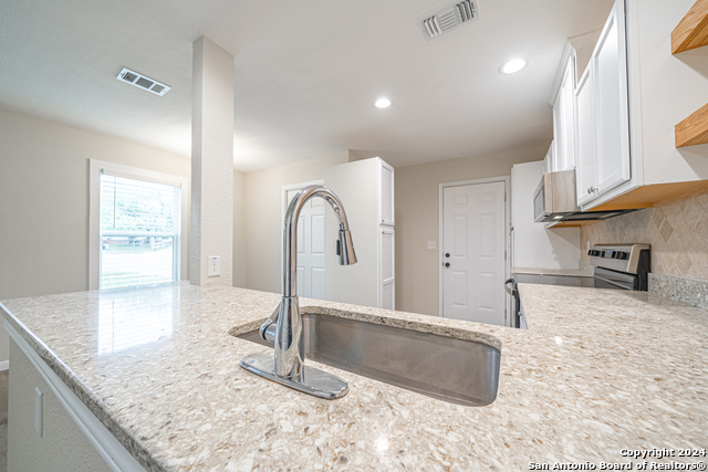 Listing photo id 8 for 8310 Running Horse St
