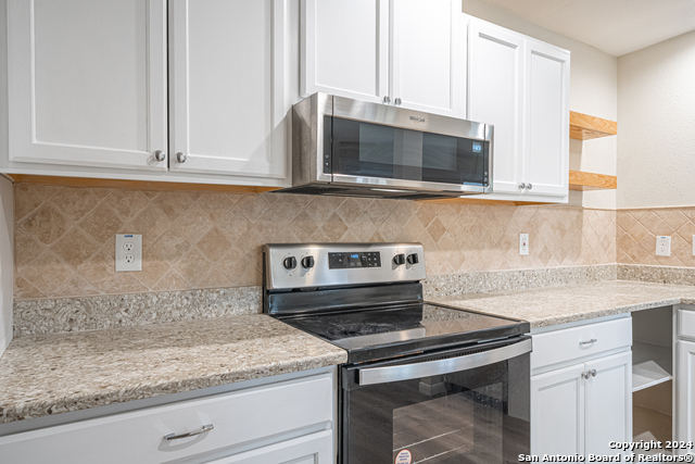 Listing photo id 17 for 8310 Running Horse St