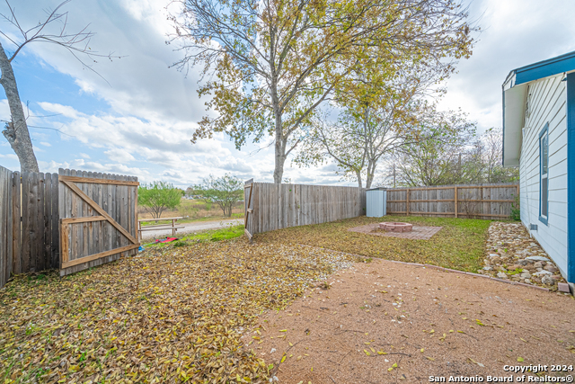 Listing photo id 21 for 8310 Running Horse St