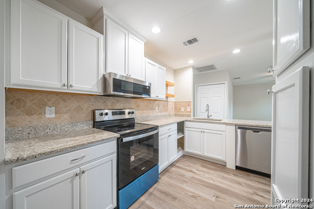 Listing photo id 4 for 8310 Running Horse St