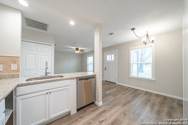 Listing photo id 5 for 8310 Running Horse St