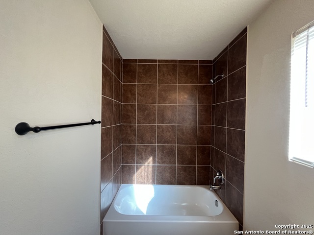 Listing photo id 27 for 16801 Showdown