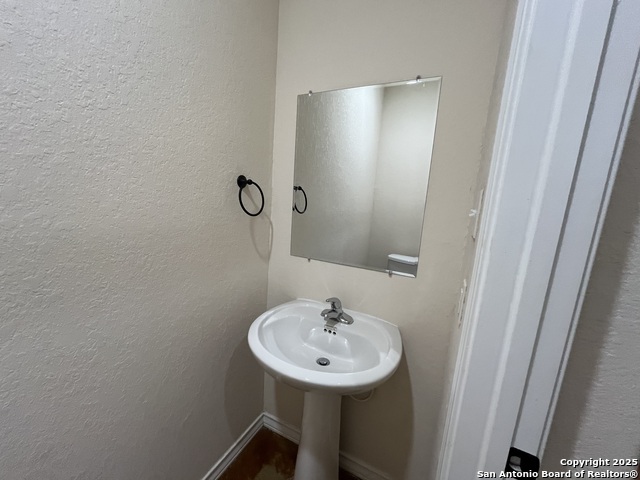Listing photo id 4 for 16801 Showdown