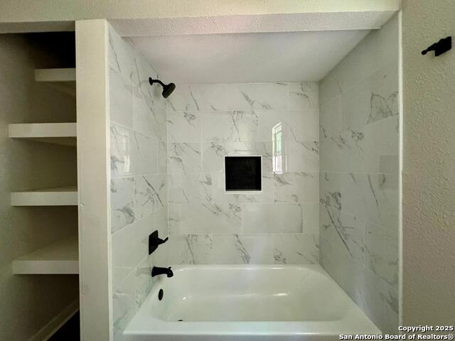 Image 18 of 30 For 221 Larchmont