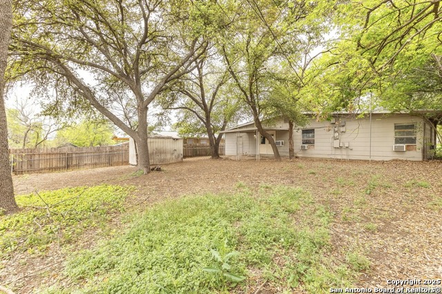 Listing photo id 10 for 350 Hialeah