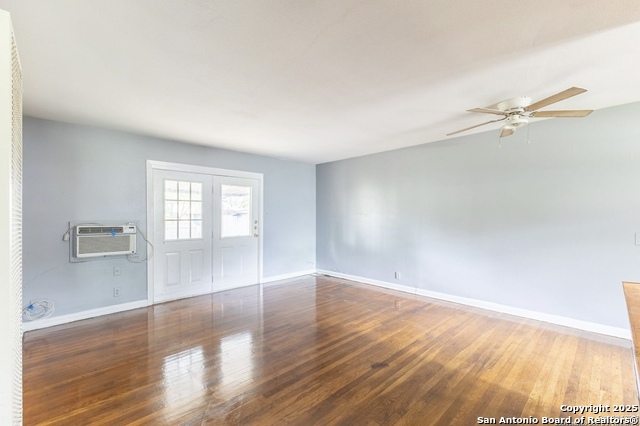 Listing photo id 1 for 350 Hialeah