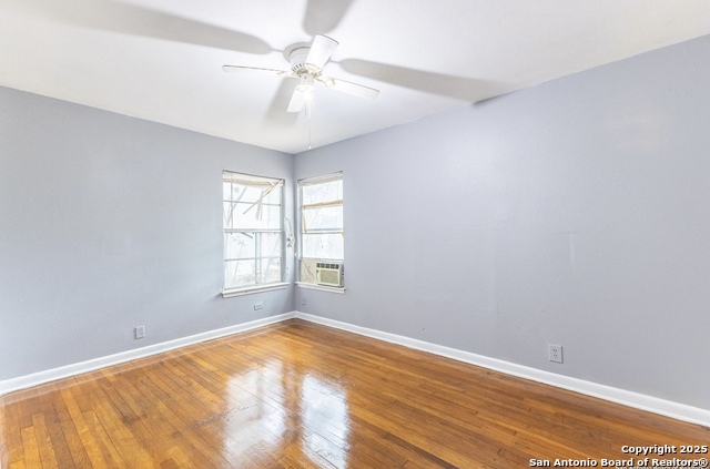 Listing photo id 7 for 350 Hialeah