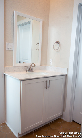 Image 10 of 24 For 8851 Oakland  47