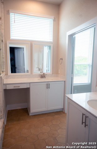 Image 11 of 24 For 8851 Oakland  47