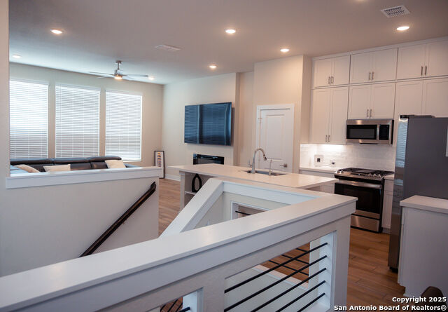 Image 15 of 24 For 8851 Oakland  47
