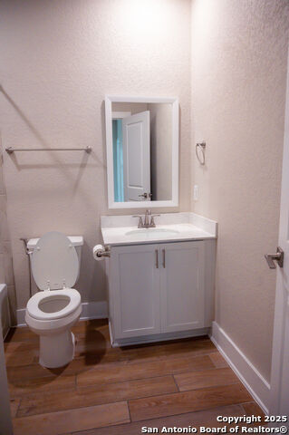 Image 17 of 24 For 8851 Oakland  47