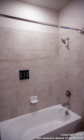 Image 18 of 24 For 8851 Oakland  47