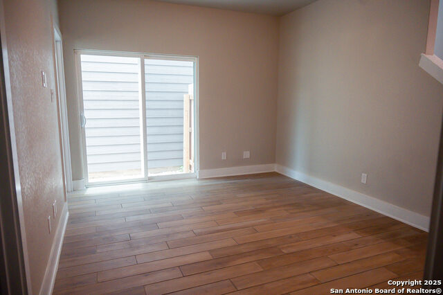 Image 23 of 24 For 8851 Oakland  47