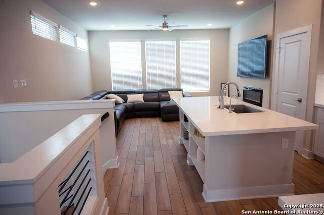 Image 4 of 24 For 8851 Oakland  47