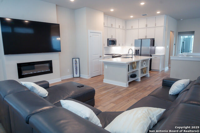 Image 5 of 24 For 8851 Oakland  47