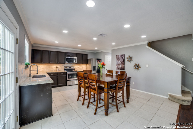 Listing photo id 8 for 10323 Medio Creek