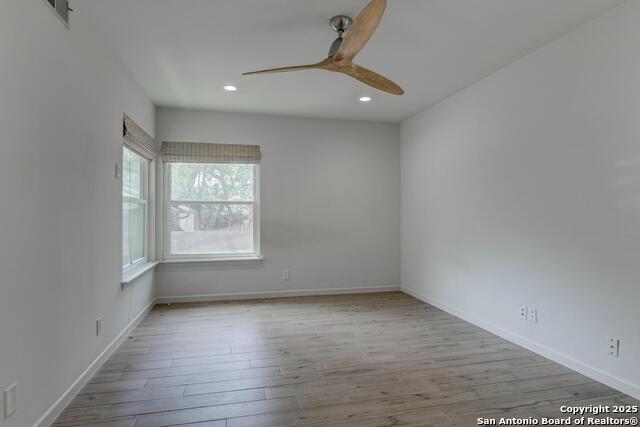 Listing photo id 8 for 8811 Pineridge