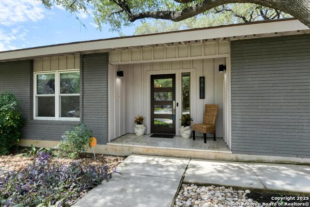Listing photo id 0 for 8811 Pineridge