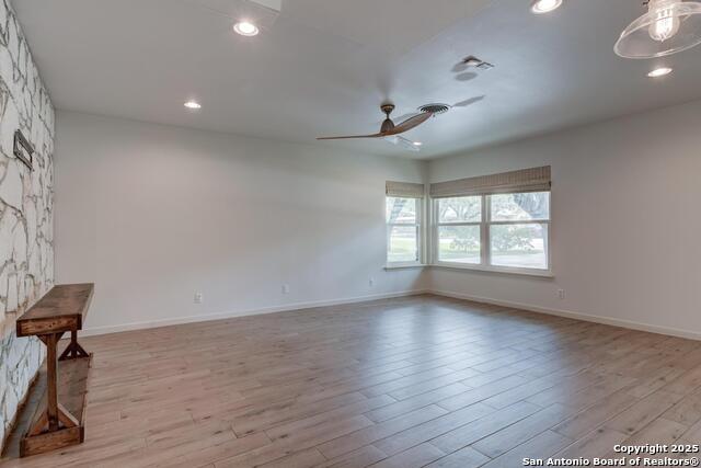 Listing photo id 19 for 8811 Pineridge