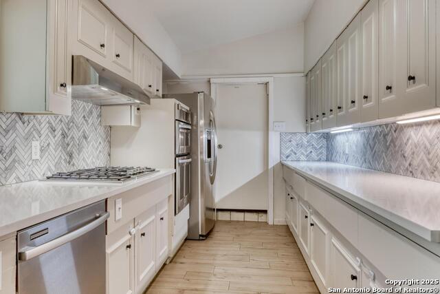 Listing photo id 21 for 8811 Pineridge