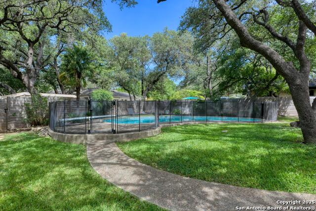 Listing photo id 1 for 8811 Pineridge