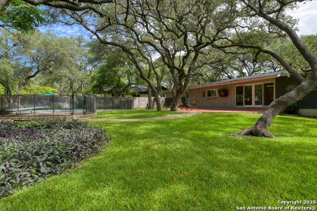 Listing photo id 34 for 8811 Pineridge