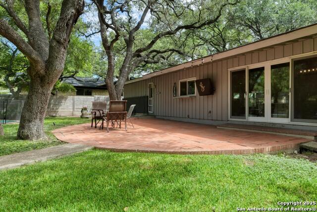 Listing photo id 35 for 8811 Pineridge