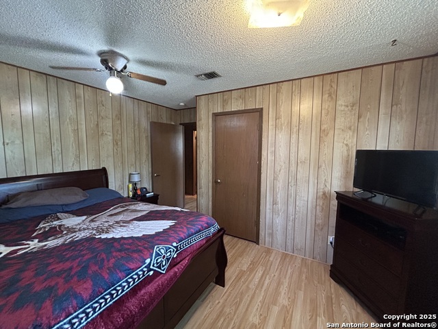 Listing photo id 5 for 206 Redbud A