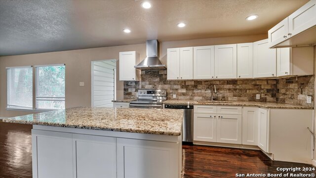 Listing photo id 12 for 156 Rilla Vista