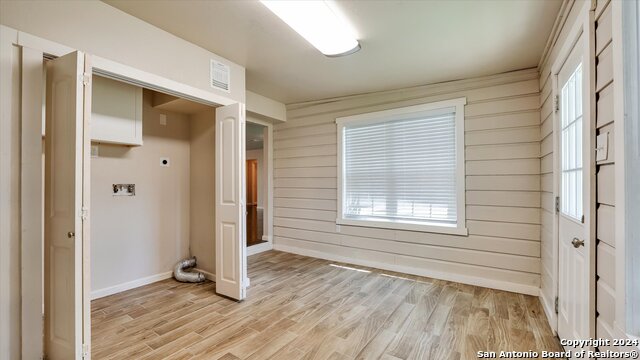 Listing photo id 30 for 156 Rilla Vista
