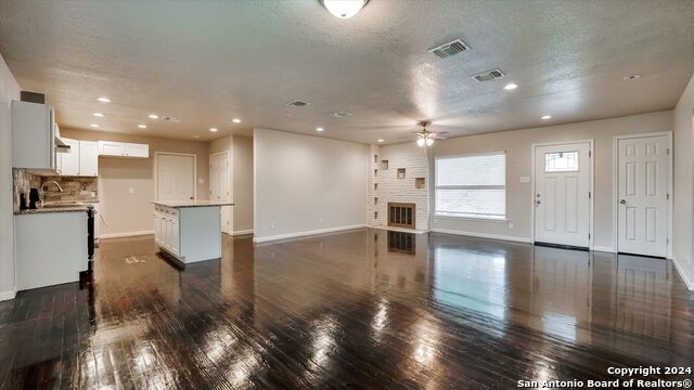 Listing photo id 2 for 156 Rilla Vista