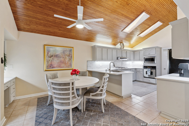 Listing photo id 8 for 3426 River Way