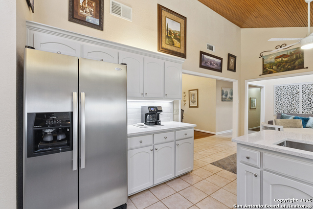 Listing photo id 12 for 3426 River Way