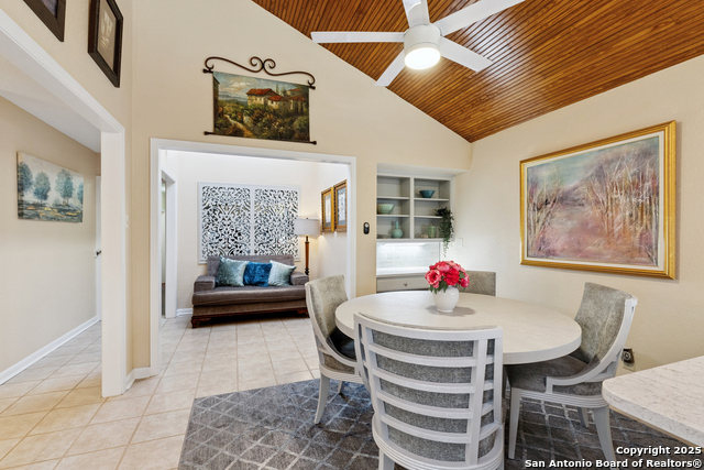 Listing photo id 14 for 3426 River Way