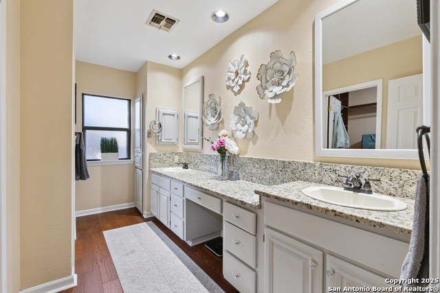Listing photo id 17 for 3426 River Way