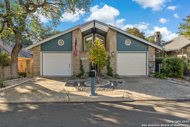 Listing photo id 0 for 3426 River Way