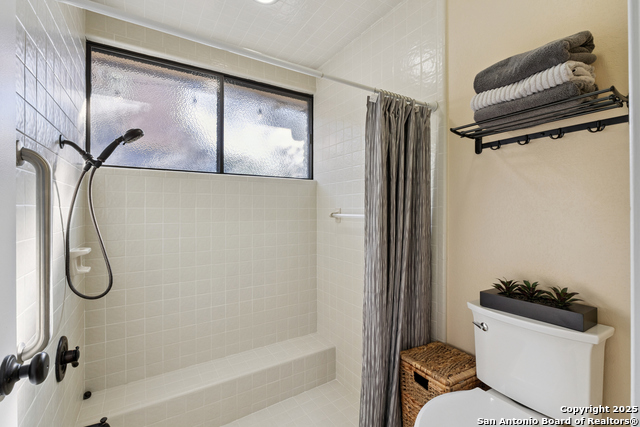 Listing photo id 18 for 3426 River Way