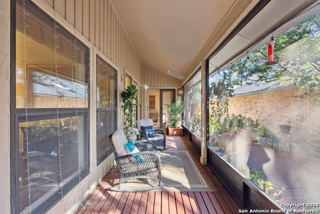 Listing photo id 24 for 3426 River Way