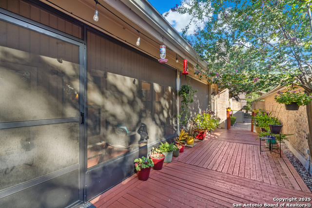 Listing photo id 25 for 3426 River Way