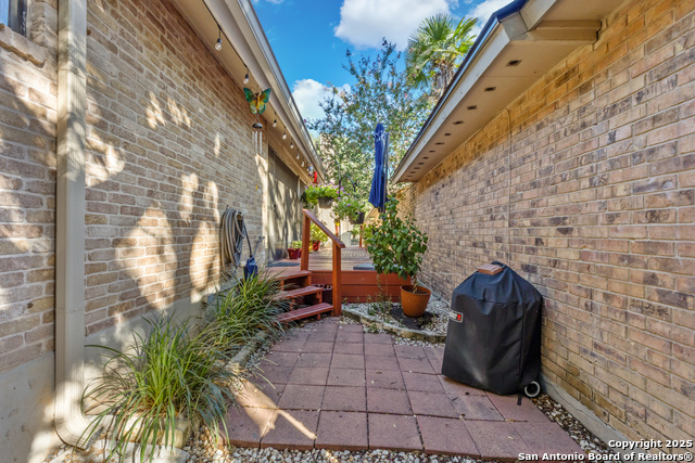 Listing photo id 26 for 3426 River Way
