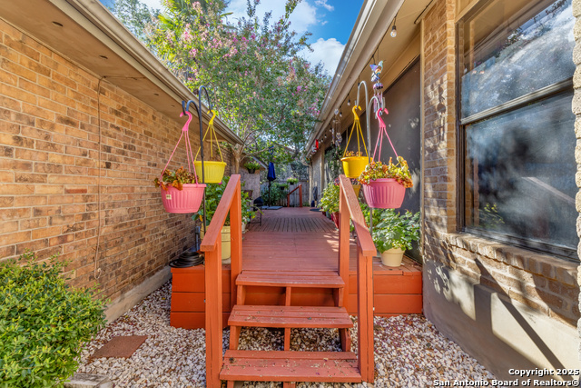 Listing photo id 27 for 3426 River Way