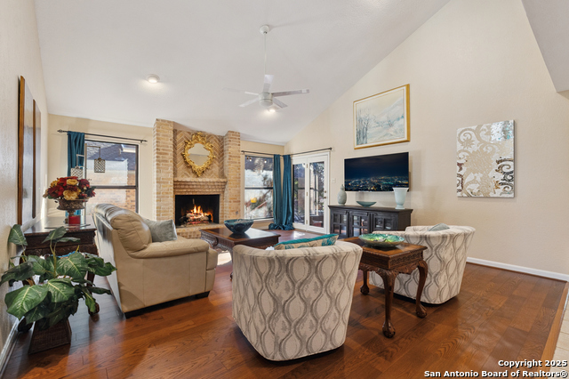 Listing photo id 4 for 3426 River Way