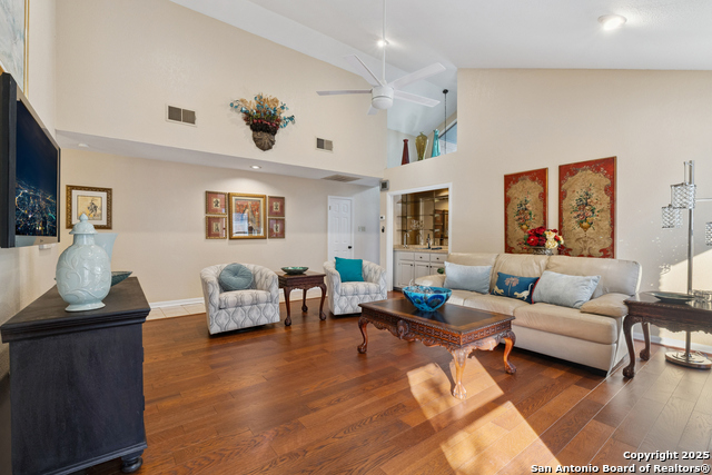 Listing photo id 6 for 3426 River Way