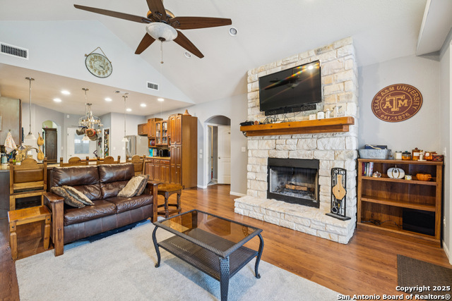 Image 10 of 30 For 388 Deerwood