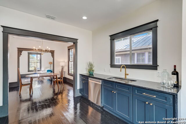 Listing photo id 8 for 137 Panama Ave